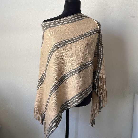 Women Tan & White Stripe Shawl Poncho Knitted Sweater Pullover Fringe Soft - Picture 5 of 9